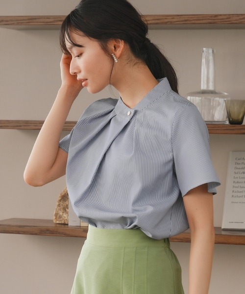 TRUDEA（トルディア）の「アシメネックストライプ半袖ブラウス（シャツ/ブラウス・レディース・ホワイト×ネイビー/ホワイト×ブラック・MEDIUM）」の9枚目の写真