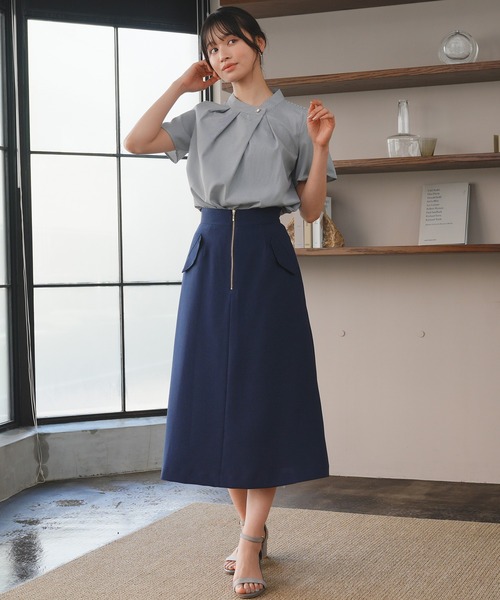 TRUDEA（トルディア）の「アシメネックストライプ半袖ブラウス（シャツ/ブラウス・レディース・ホワイト×ネイビー/ホワイト×ブラック・MEDIUM）」の11枚目の写真