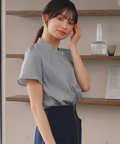 TRUDEA（トルディア）の「アシメネックストライプ半袖ブラウス（シャツ/ブラウス・レディース・ホワイト×ネイビー/ホワイト×ブラック・MEDIUM）」の16枚目の写真