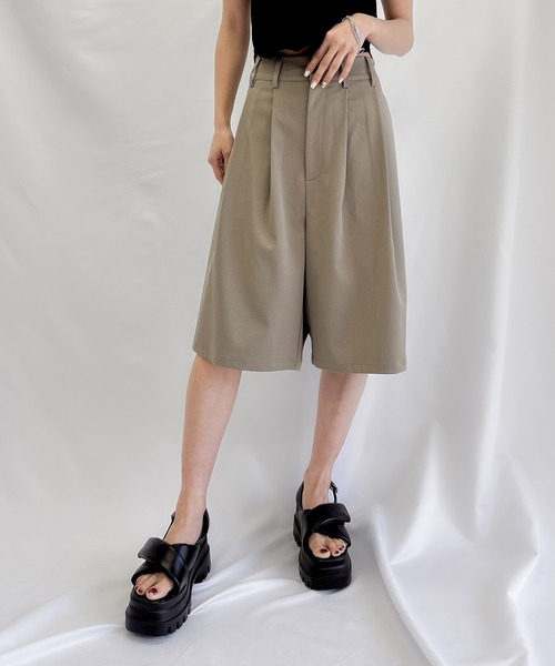 ENVYM(アンビー)の「フラップポケットハーフパンツ(その他パンツ・レディース・カーキ/ブラック・FREE)」の1枚目の写真