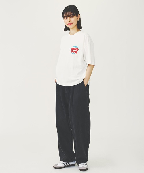 MILKFED.(ミルクフェド)の「ARCH LOGO WIDE S/S TEE(Tシャツ/カットソー・レディース・オフホワイト/ブラック/ブラウン・M/L)」の18枚目の写真