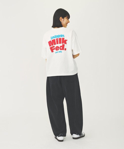 MILKFED.(ミルクフェド)の「ARCH LOGO WIDE S/S TEE(Tシャツ/カットソー・レディース・オフホワイト/ブラック/ブラウン・M/L)」の19枚目の写真