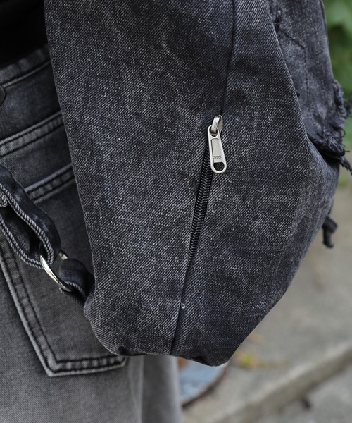 SPINNS（スピンズ）の「ヴィンテージ感のあるグランジスタイルにピッタリ☆スターデニムナップサック　500ml収納可能（バックパック/リュック・レディース・ブラック/ブルー・ONESIZE）」の18枚目の写真