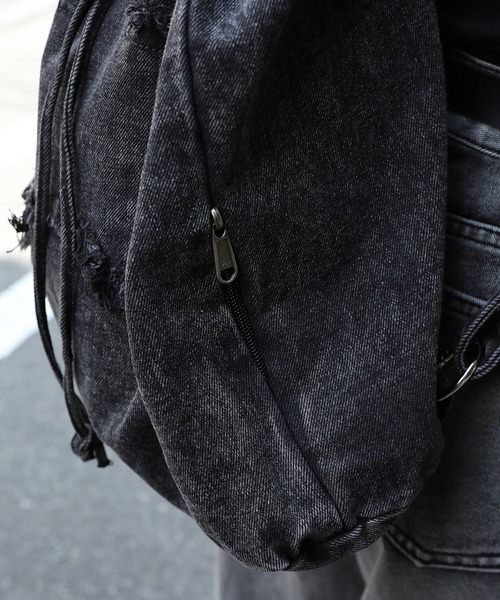 SPINNS（スピンズ）の「ヴィンテージ感のあるグランジスタイルにピッタリ☆スターデニムナップサック　500ml収納可能（バックパック/リュック・レディース・ブラック/ブルー・ONESIZE）」の19枚目の写真