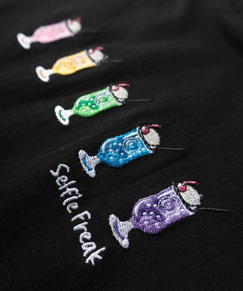 TIMELY WARNING（タイムリーワーニング）の「「Selfie Freak」クリームソーダレトロイラスト カラフルロゴ刺繍＆バックBIGプリントデザイン ビッグシルエット 半袖Tシャツ/リンガーT（Tシャツ/カットソー・レディース・ブラック/ホワイト×レッド/ホワイト×グリーン/ホワイト×ブラック/ダークグリーン/オフホワイト/ホワイト・M/L/XL）」の12枚目の写真