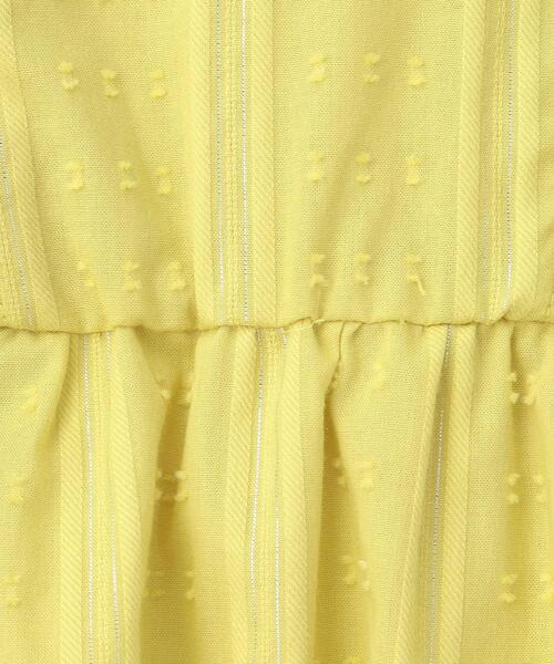 SHOO・LA・RUE（シューラルー）の「◆【110-140cm】カットドビーフリルブラウス（シャツ/ブラウス・キッズ・マスタード/パープル/オフホワイト・11/12/13/14）」の4枚目の写真