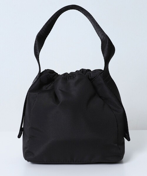 GANNI(ガニー)の「GANNI/ガニー RECYCLED TECH POUCH / A5740 / 巾着ハンドバッグ(ショルダーバッグ・レディース・ブラック・ONE SIZE)」の6枚目の写真