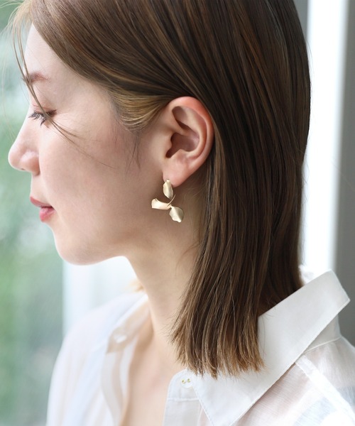 reca（レカ）の「フラワーピアス（ピアス（両耳用）・レディース・ゴールド・ONE SIZE）」の5枚目の写真