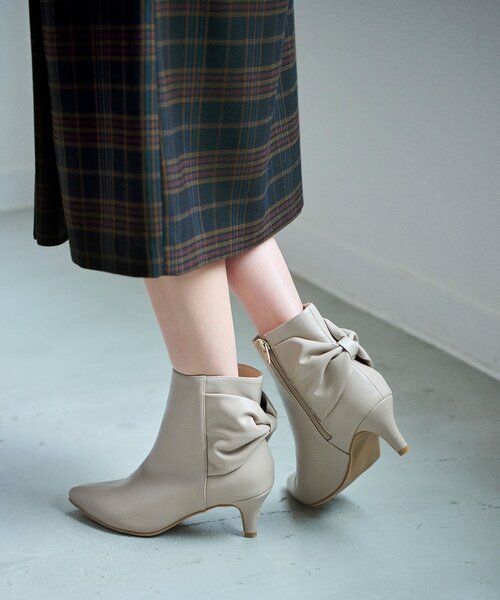 index（インデックス）の「◆バックリボンショートブーツ（ブーツ・レディース・ライトベージュ/ブラック・02/03）」の3枚目の写真