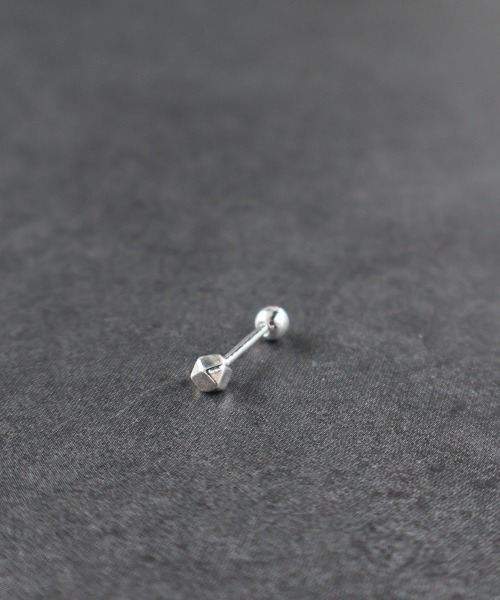 4INT.(フォイント)の「メンズライク バーベル ボディピアス 16G(片耳用) / silver925 (金属アレルギー対応)(ピアス(片耳用)・メンズ・A/B/C・FREE)」の2枚目の写真