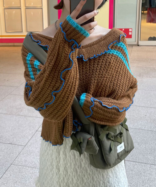 CIAOPANIC（チャオパニック）の「フリルメローラインショートニット（ニット/セーター・レディース・ブラウン/ベージュ/オフホワイト/グレー/ブルー・ONE SIZE）」の4枚目の写真