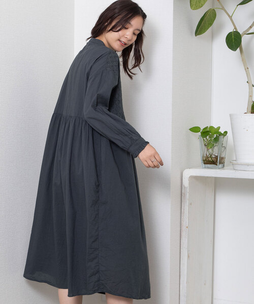 POU DOU DOU（プードゥドゥ）の「＜made in INDIA＞エンブロイダリーヨークワンピース（ワンピース・レディース・キナリ/ラベンダー/ダークグレー・M）」の9枚目の写真