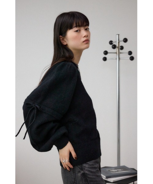 AZUL by moussy(アズールバイマウジー)の「袖リボンデザインニット(ニット/セーター・レディース・グレー系その他4/アイボリー/ブラック/レッド・FREE)」の6枚目の写真