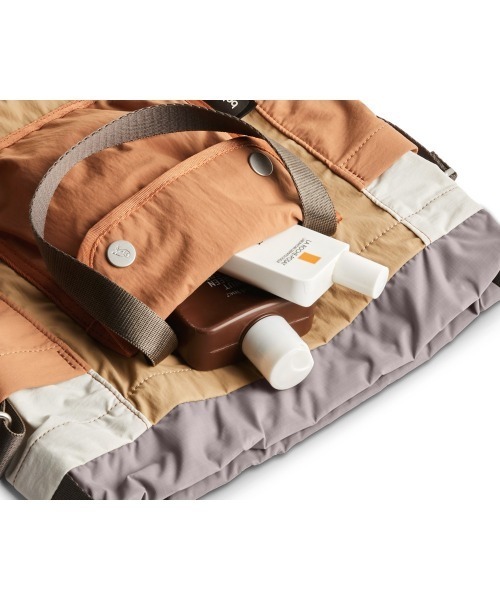 entre square（アントレスクエアー）の「Bellroy/ハンドバック/ショルダーバッグ Cinch Bucket Bag サンド(廃盤カラー）（ショルダーバッグ・メンズ・サンドベージュ・ONE SIZE）」の5枚目の写真