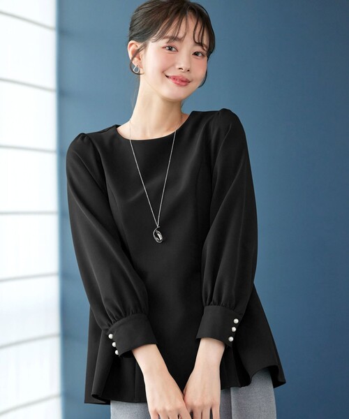 Tiaclasse(ティアクラッセ)の「パフスリーブペプラムチュニックブラウス(シャツ/ブラウス・レディース・ネイビー/グレイッシュベージュ/ブラック・L/M/S)」の1枚目の写真