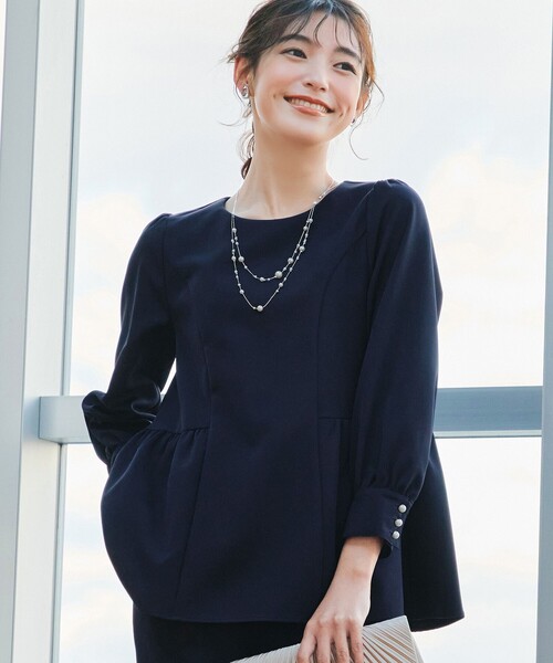 Tiaclasse(ティアクラッセ)の「パフスリーブペプラムチュニックブラウス(シャツ/ブラウス・レディース・ネイビー/グレイッシュベージュ/ブラック・L/M/S)」の5枚目の写真