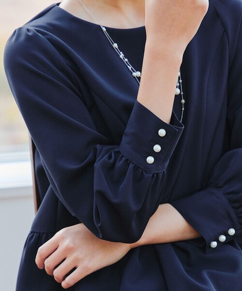 Tiaclasse(ティアクラッセ)の「パフスリーブペプラムチュニックブラウス(シャツ/ブラウス・レディース・ネイビー/グレイッシュベージュ/ブラック・L/M/S)」の8枚目の写真