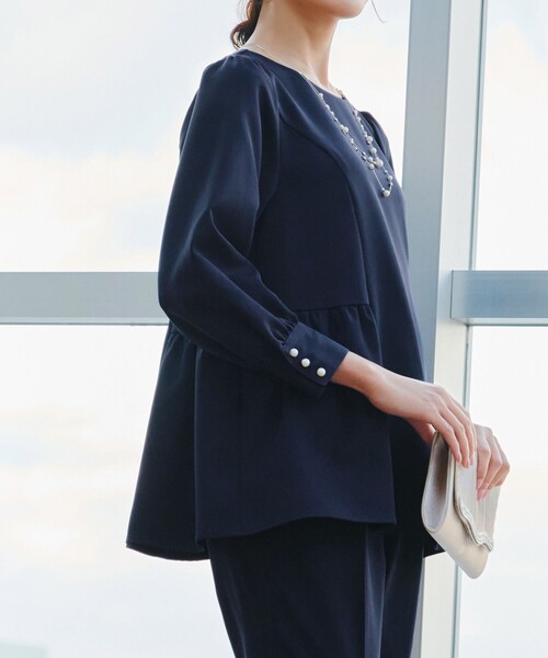 Tiaclasse(ティアクラッセ)の「パフスリーブペプラムチュニックブラウス(シャツ/ブラウス・レディース・ネイビー/グレイッシュベージュ/ブラック・L/M/S)」の10枚目の写真