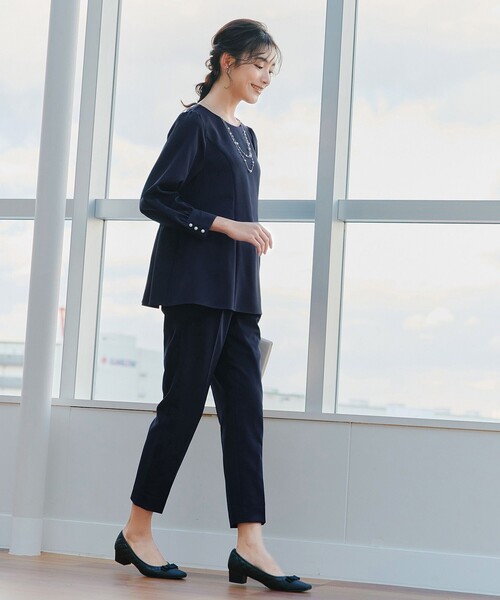 Tiaclasse(ティアクラッセ)の「パフスリーブペプラムチュニックブラウス(シャツ/ブラウス・レディース・ネイビー/グレイッシュベージュ/ブラック・L/M/S)」の11枚目の写真