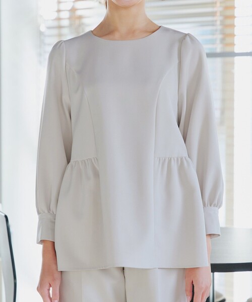 Tiaclasse(ティアクラッセ)の「パフスリーブペプラムチュニックブラウス(シャツ/ブラウス・レディース・ネイビー/グレイッシュベージュ/ブラック・L/M/S)」の12枚目の写真