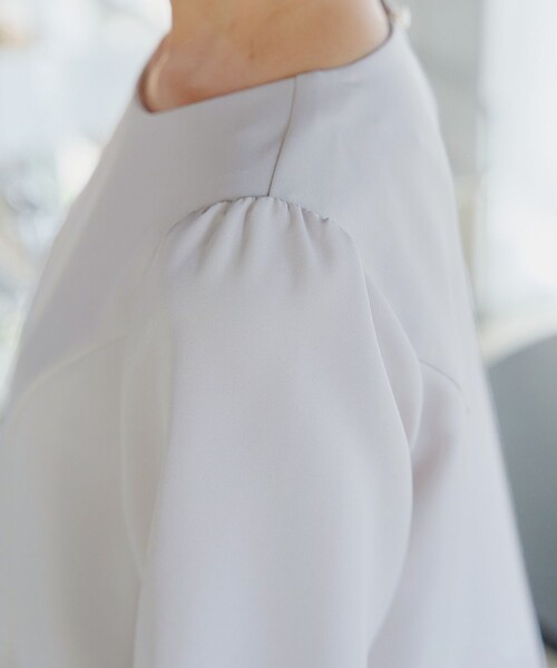 Tiaclasse(ティアクラッセ)の「パフスリーブペプラムチュニックブラウス(シャツ/ブラウス・レディース・ネイビー/グレイッシュベージュ/ブラック・L/M/S)」の15枚目の写真