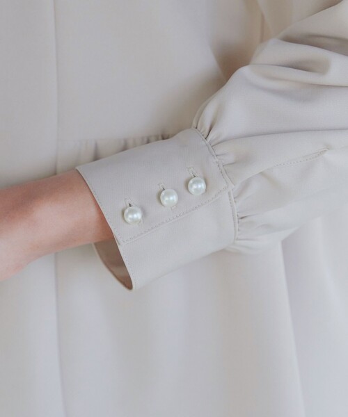 Tiaclasse(ティアクラッセ)の「パフスリーブペプラムチュニックブラウス(シャツ/ブラウス・レディース・ネイビー/グレイッシュベージュ/ブラック・L/M/S)」の16枚目の写真