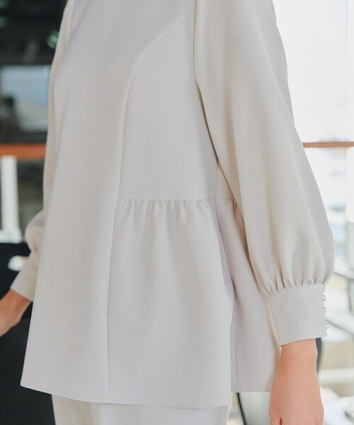 Tiaclasse(ティアクラッセ)の「パフスリーブペプラムチュニックブラウス(シャツ/ブラウス・レディース・ネイビー/グレイッシュベージュ/ブラック・L/M/S)」の17枚目の写真