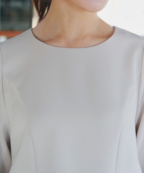 Tiaclasse(ティアクラッセ)の「パフスリーブペプラムチュニックブラウス(シャツ/ブラウス・レディース・ネイビー/グレイッシュベージュ/ブラック・L/M/S)」の19枚目の写真