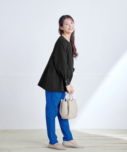 Tiaclasse(ティアクラッセ)の「パフスリーブペプラムチュニックブラウス(シャツ/ブラウス・レディース・ネイビー/グレイッシュベージュ/ブラック・L/M/S)」の21枚目の写真