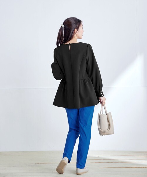 Tiaclasse(ティアクラッセ)の「パフスリーブペプラムチュニックブラウス(シャツ/ブラウス・レディース・ネイビー/グレイッシュベージュ/ブラック・L/M/S)」の22枚目の写真