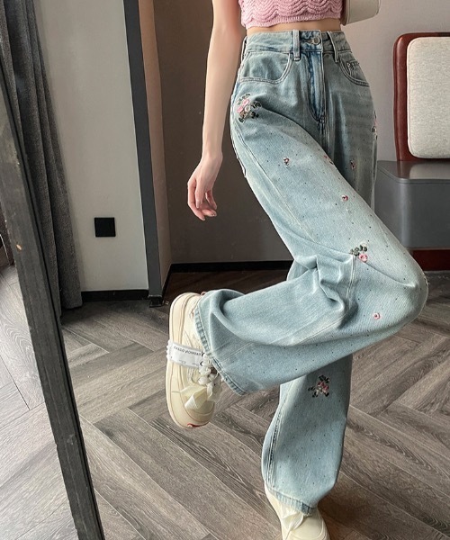 Teem Store（チームストア）の「フラワー刺繍デザインルーズストレートデニム（デニムパンツ・レディース・ブルー・S/M/L）」の2枚目の写真