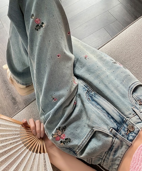Teem Store（チームストア）の「フラワー刺繍デザインルーズストレートデニム（デニムパンツ・レディース・ブルー・S/M/L）」の4枚目の写真