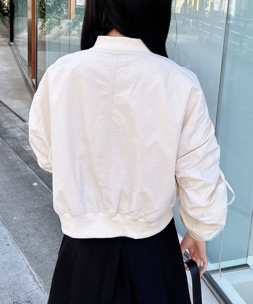 INGNI（イング）の「袖リボン付MA-1（MA-1・レディース・ピンク/ブラック/アイボリー・M）」の4枚目の写真