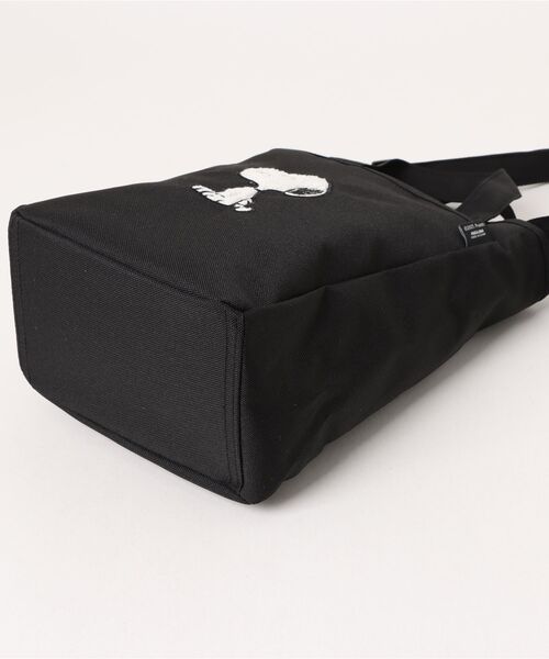 PEANUTS（ピーナッツ）の「PEANUTS/ピーナッツ　スヌーピー ミニボトルインショルダー（ショルダーバッグ・レディース・グレー/グレー系その他・ONE SIZE）」の4枚目の写真