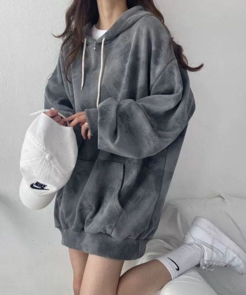 LETee(レティー)の「こなれ感抜群のタイダイ柄!ゆるっと着られるビッグシルエットパーカー(パーカー・レディース・ピンク/グレー・FREE)」の8枚目の写真