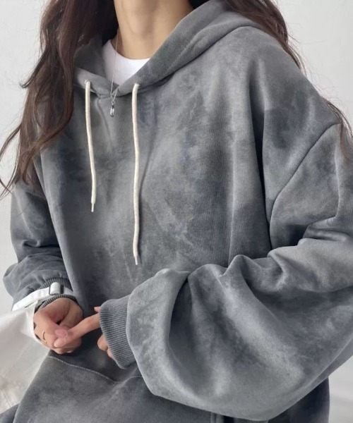 LETee(レティー)の「こなれ感抜群のタイダイ柄!ゆるっと着られるビッグシルエットパーカー(パーカー・レディース・ピンク/グレー・FREE)」の9枚目の写真