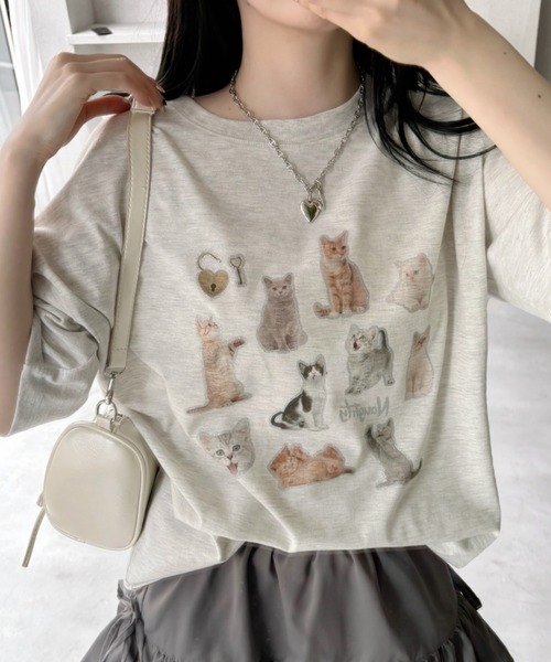 Ada.（エイダ）の「キャット コラージュ プリント Tシャツ（Tシャツ/カットソー・レディース・チャコール/オートミール/オフホワイト・FREE）」の3枚目の写真
