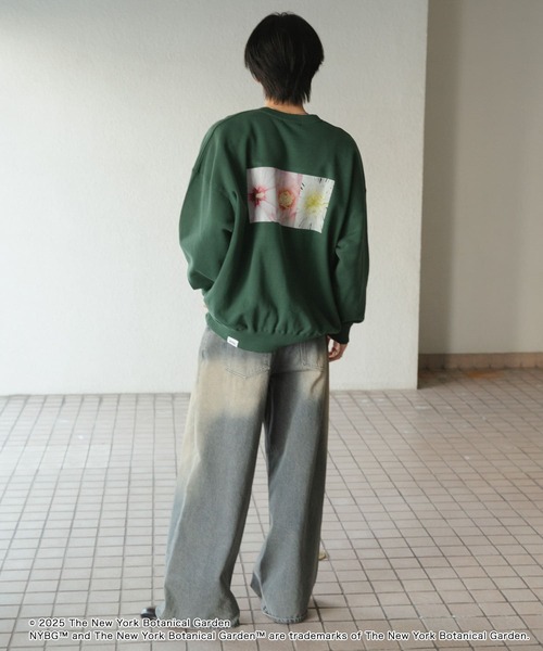 SENSE OF PLACE by URBAN RESEARCH(センスオブプレイスバイアーバンリサーチ)の「NYBG クルーネックルーズスウェットA(スウェット・メンズ・ブラック/ホワイト/グリーン・MEDIUM/LARGE)」の8枚目の写真