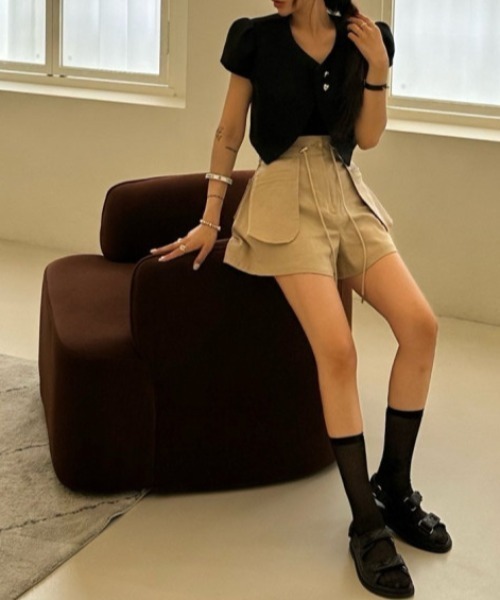 deux amour(ドゥーザムール)の「パワーショルダーハートボタン半袖コンパクトジャケット(その他アウター・レディース・ブラック/グリーン/ホワイト・FREE)」の5枚目の写真