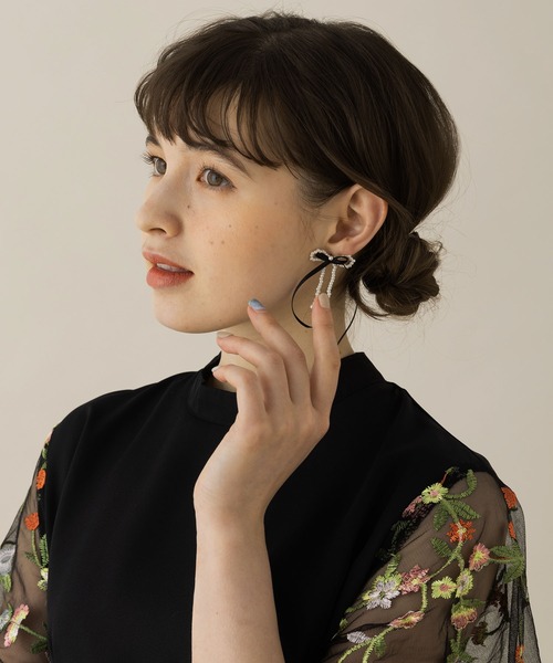 LA MUe(ラミュー)の「【LA MUE】サテンリボン×パールピアス(ピアス(両耳用)・レディース・ブラック/アイボリー・FREE)」の10枚目の写真
