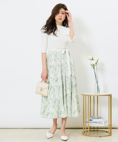 SWINGLE（スウィングル）の「オフショルニットドッキングプリーツワンピース（ワンピース・レディース・ライトベージュ/ブラック/ネイビー・FREE）」の21枚目の写真