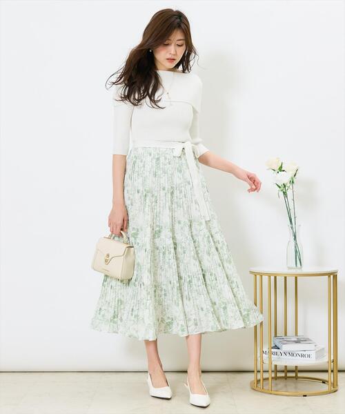 SWINGLE（スウィングル）の「オフショルニットドッキングプリーツワンピース（ワンピース・レディース・ライトベージュ/ブラック/ネイビー・FREE）」の18枚目の写真