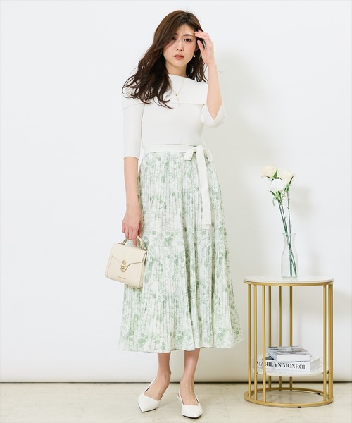 SWINGLE（スウィングル）の「オフショルニットドッキングプリーツワンピース（ワンピース・レディース・ライトベージュ/ブラック/ネイビー・FREE）」の11枚目の写真