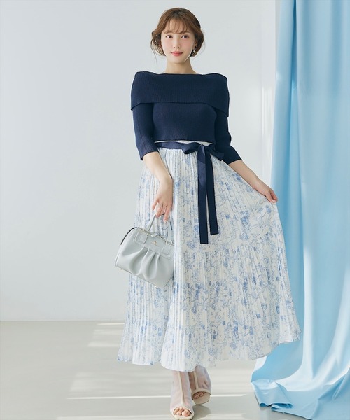 SWINGLE（スウィングル）の「オフショルニットドッキングプリーツワンピース（ワンピース・レディース・ライトベージュ/ブラック/ネイビー・FREE）」の7枚目の写真