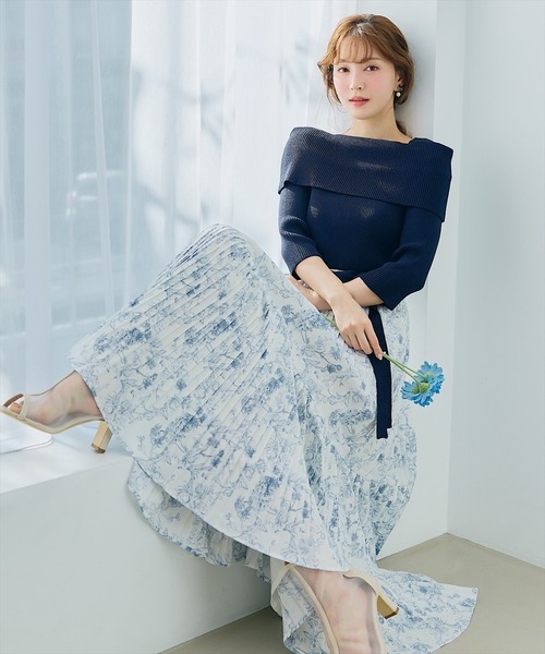 SWINGLE（スウィングル）の「オフショルニットドッキングプリーツワンピース（ワンピース・レディース・ライトベージュ/ブラック/ネイビー・FREE）」の8枚目の写真