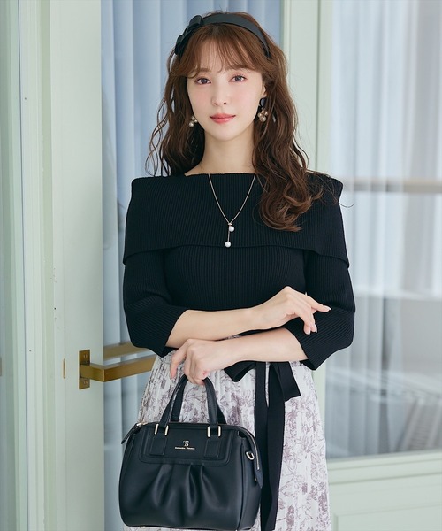 SWINGLE（スウィングル）の「オフショルニットドッキングプリーツワンピース（ワンピース・レディース・ライトベージュ/ブラック/ネイビー・FREE）」の6枚目の写真