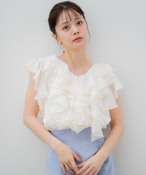 NOELA（ノエラ）の「ラッフルフリルブラウス（シャツ/ブラウス・レディース・サックスブルー/ブラック/オフホワイト・フリー）」の2枚目の写真