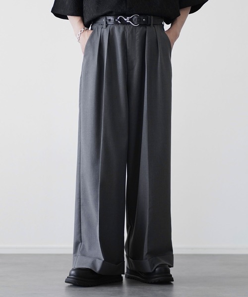 ETELIO（エテリオ）の「ロールアップ2タックワイドストレートスラックス（スラックス・メンズ・ライトグレー/チャコール/ストライプ/ブラック・S/M/L/XL）」の3枚目の写真