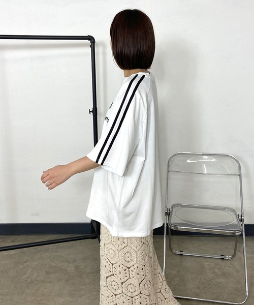 CRB(シーアールビー)の「袖ラインゲームビッグTシャツ(Tシャツ/カットソー・レディース・オフホワイト/グレー/ブラック・F)」の15枚目の写真