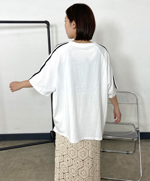 CRB(シーアールビー)の「袖ラインゲームビッグTシャツ(Tシャツ/カットソー・レディース・オフホワイト/グレー/ブラック・F)」の16枚目の写真